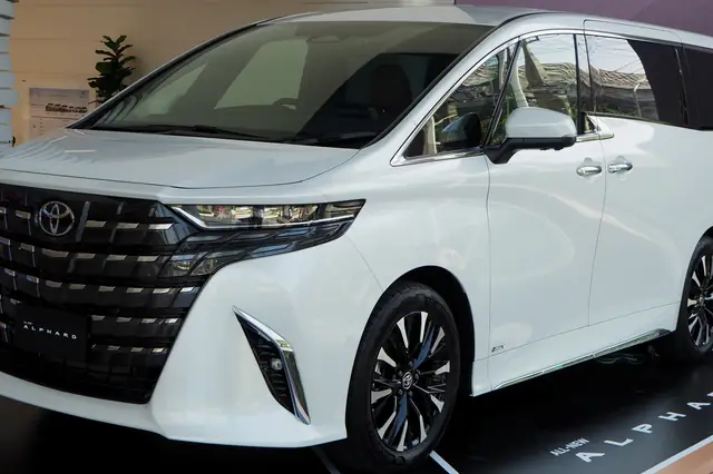 Toyota Alphard / Vellfire, luxury mpv for up to 6 passengers